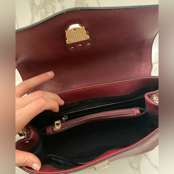 Poppies & Peonis Burgundy Crossbody purse with detachable strap. - Picture 2 of 3